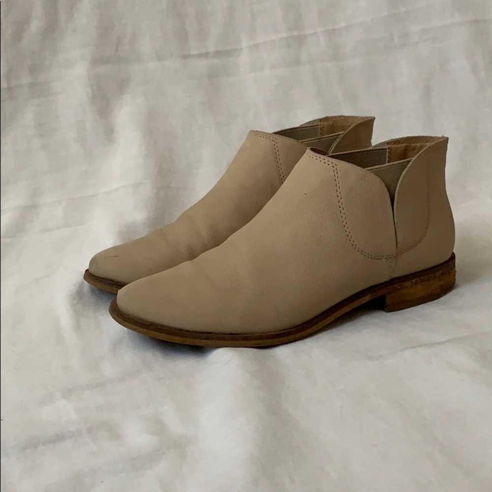 Splendid tan leather flat ankle boots, size 6